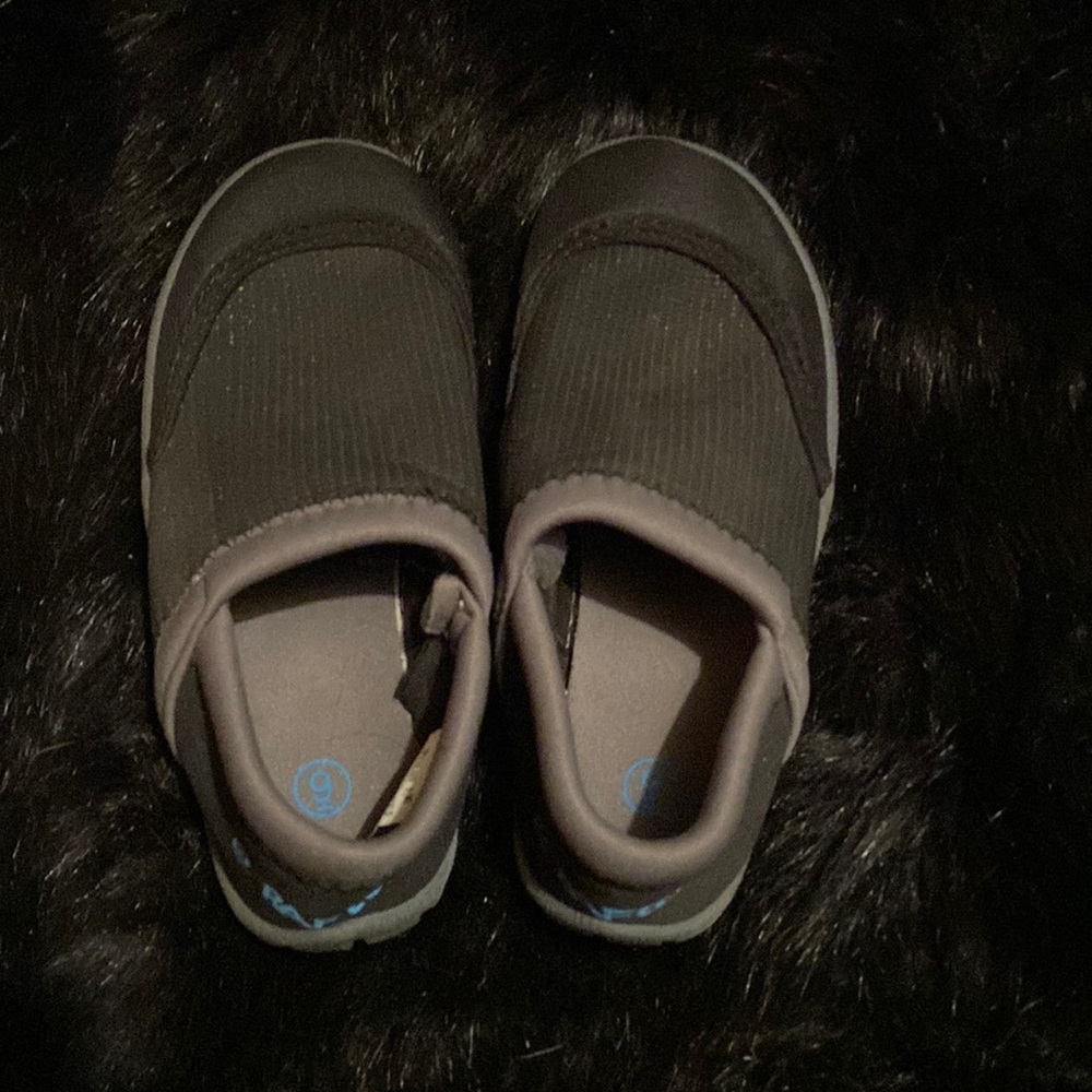Toddler size 9 water shoes